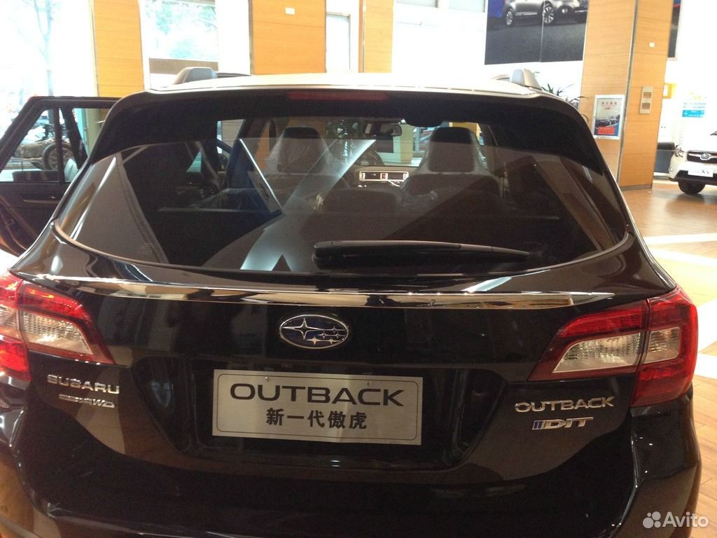 Молдинг на багажник (верхний) Subaru Outback (2015