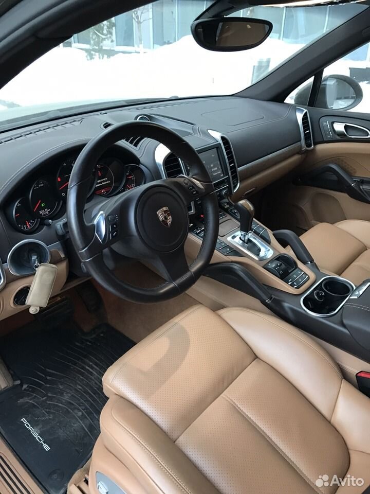 Порше внутри. Porsche Cayenne 958 Interior. Порше Кайен 2011. Porsche Cayenne 958 салон. Porsche Cayenne 958 белый салон.