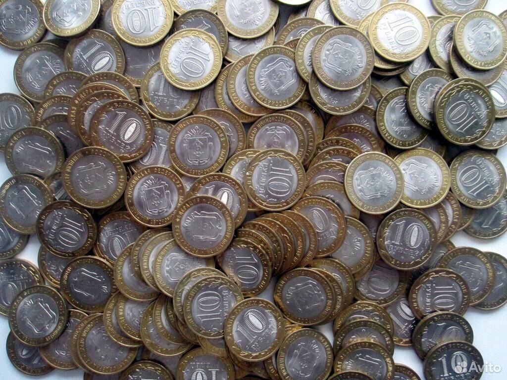 Монеты Биметалл. Биметаллические 10 рублевые монеты. 10 Рублей Биметалл куча. Много биметаллических монет. Куплю монеты 10 и 5 рублей