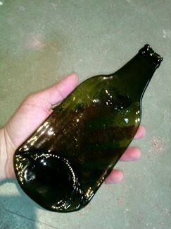 Сувенир расплавленная стеклянная бутылка