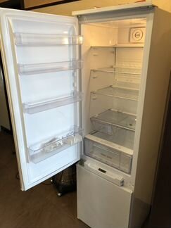 Встроенный холодильник 185х55х55Аристон. не морози