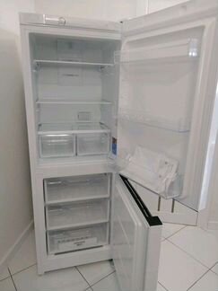 Новый холодильник Indesit DF4160W