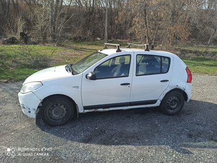 Dacia Sandero 1.4 МТ, 2010, битый, 135 000 км