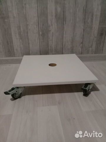 Подставка на колёсах