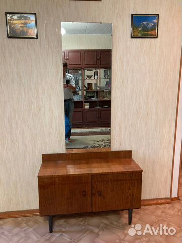 Трюмо с зеркалом