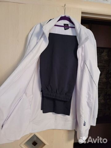 Женский спортивный костюм