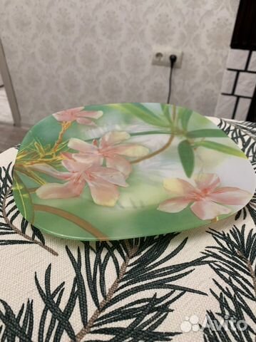 Стеклянное блюдо зеленое