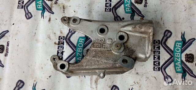 Кронштейн двигателя Пежо 406