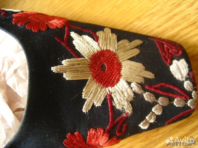 Босоножки с вышивкой. б/у. Красивые Босоножки с вышивкой. б/у. Красивые