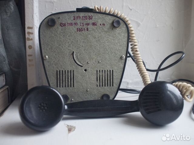 Старинный эбонитовый телефон. Чехословакия 1962г Старинный эбонитовый телефон. Чехословакия 1962г