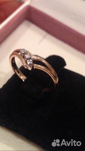 Золотое кольцо с 3-мя бриллиантами