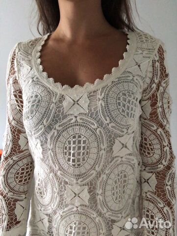 Платье белое с кружевом