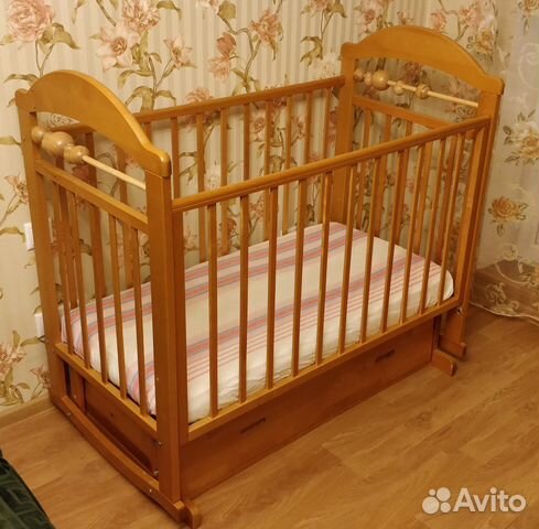 Детская кроватка + пеленальная доска Детская кроватка + пеленальная доска