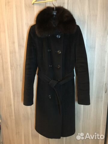 Зимнее пальто с меховым воротником