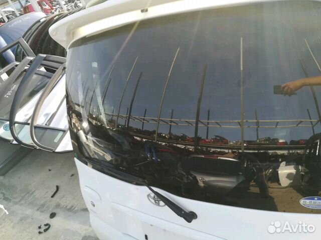 Заднее стекло крышки багажника на Toyota funcargo