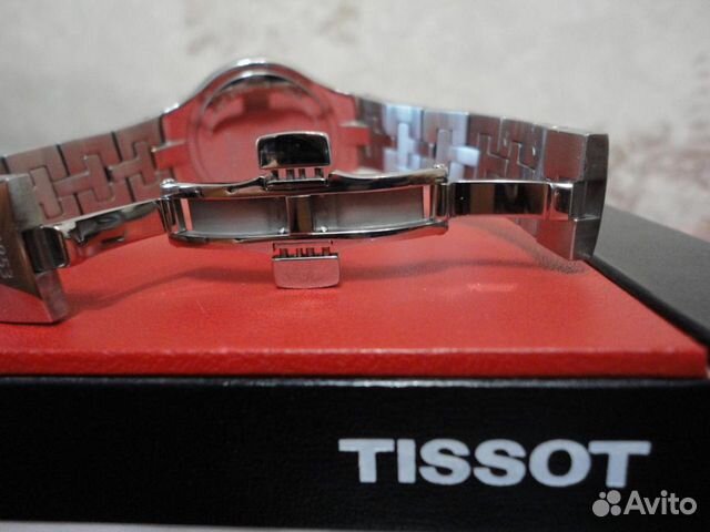 Продам женские наручные кварцевые часы tissot