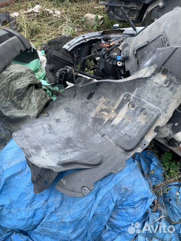 Передний левый подкрылок Мерседес w253 a253