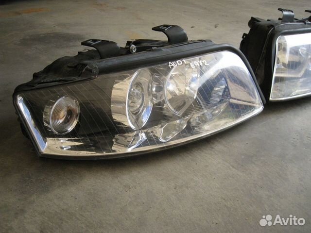 Фара правая Audi A4 B6 2000-2004
