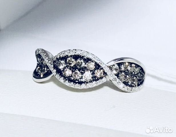 Золотое кольцо с бриллиантами Золотое кольцо с бриллиантами