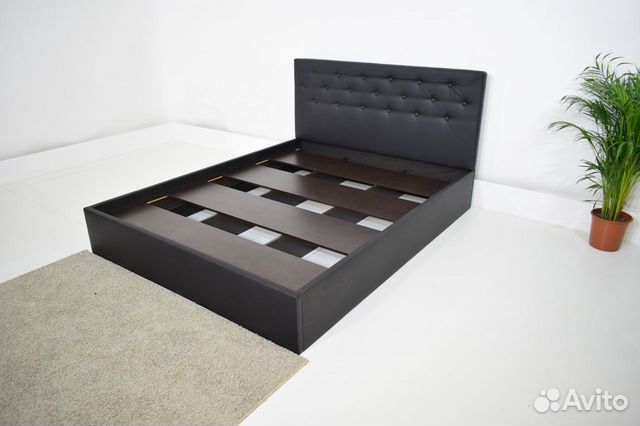 Кровать с матрасом