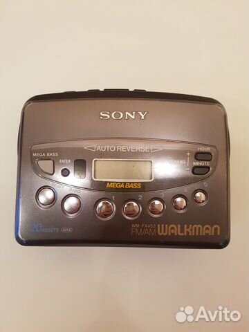 Кассетный плеер Sony с наушниками Кассетный плеер Sony с наушниками