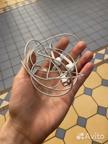 Apple EarPods с разъёмом lightning