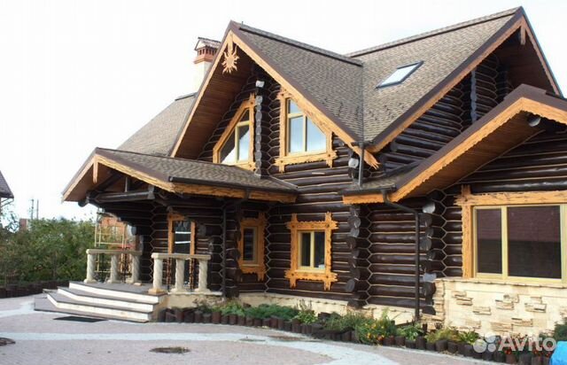 Сруб дома. Рубленный дом. Зимний лес. Сборка