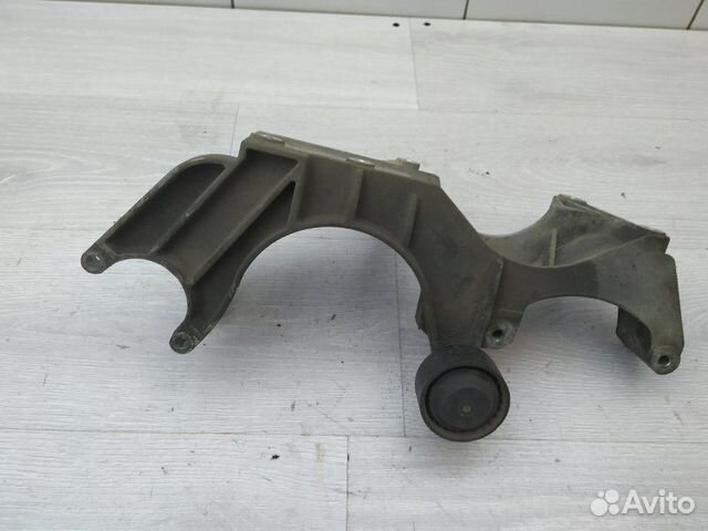Кронштейн генератора 022260087F VW Touareg 2002-20