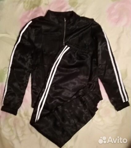 Спортивный легкий костюм Спортивный легкий костюм