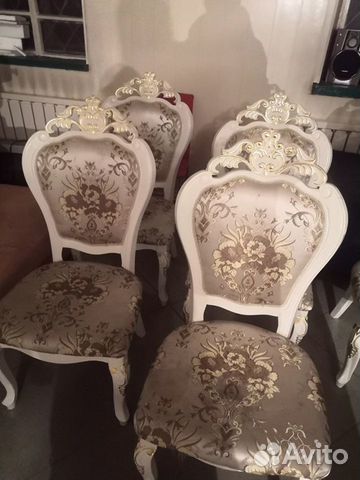 Стол и стулья