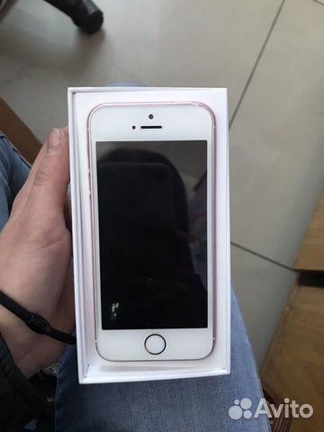 Продам iPhone SE