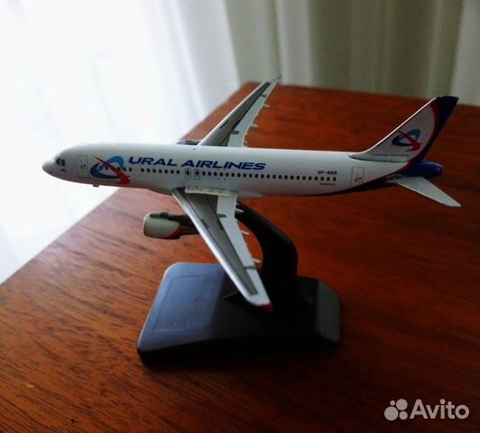 Модель самолёта Airbus A320 Уральские авиалинии Модель самолёта Airbus A320 Уральские авиалинии