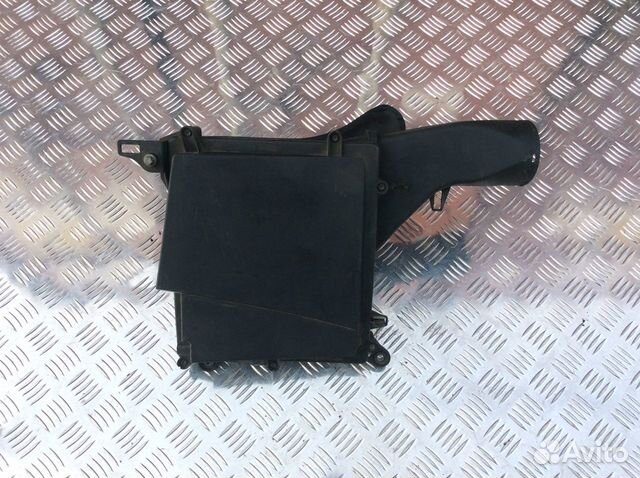 Корпус воздушного фильтра слева Mercedes W221 S Корпус воздушного фильтра слева Mercedes W221 S