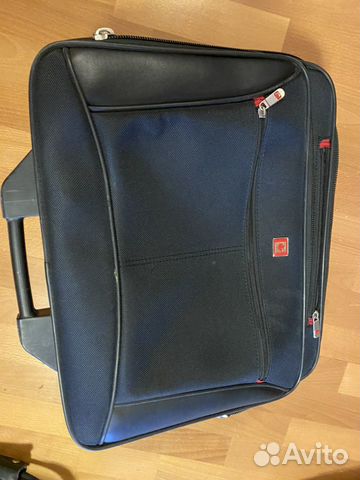 Чемодан на колесиках