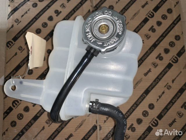 Бачок расширительный Crysler Pacifica