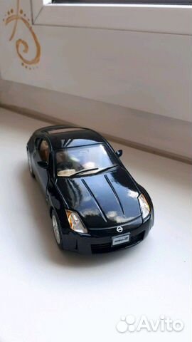 Модель автомобиля Kinsmart Nissan 350 Z