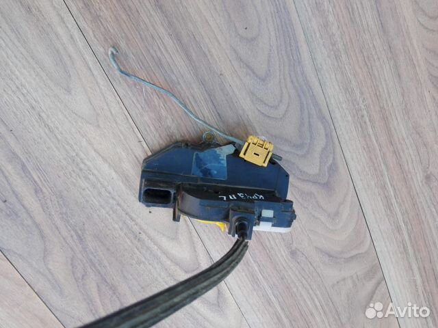 Замок двери передний левый Chevrolet Cruze