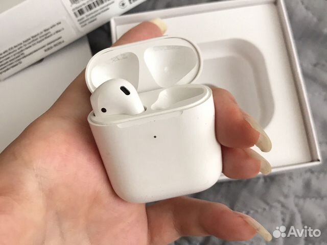 Беспроводные наушники AirPods Беспроводные наушники AirPods