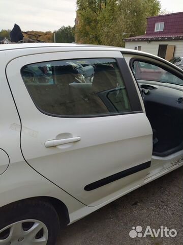 Правая задняя дверь пежо 308 белая