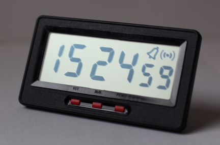 Электронные часы Интеграл чэ-01 с ЖК дисплеем, нов