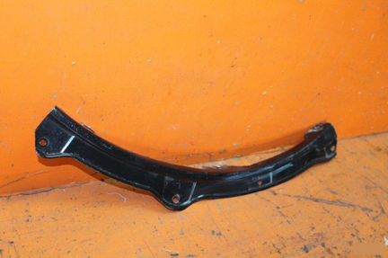 Крепление крыла левое Mitsubishi Pajero 4 2006-Нв