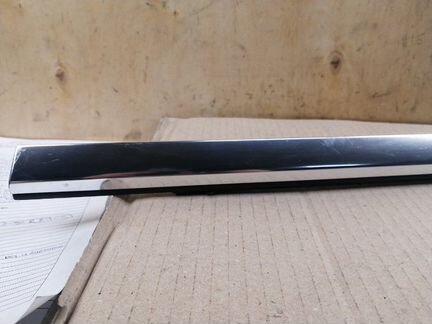 Молдинг стекла двери передний левый Mercedes-Benz