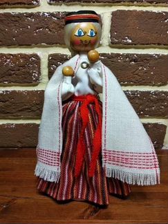 Кукла в латышском национальном костюме, СССР