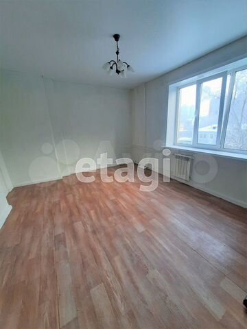 Комната 17 м² в 3-к., 4/4 эт.