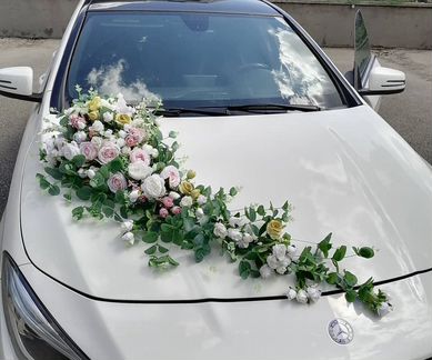 Свадебное украшение на машину