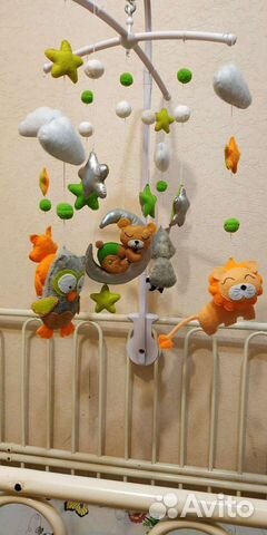 Мобиль на кроватку из фетра