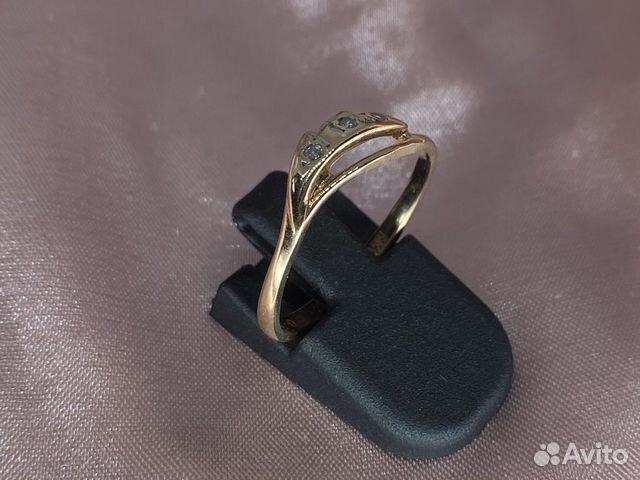 Золотое кольцо с бриллиантом