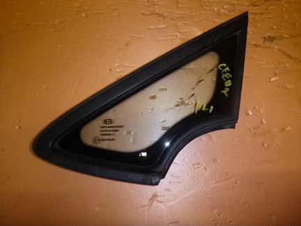 Стекло глухое переднее левое KIA ceed II 2012-2018