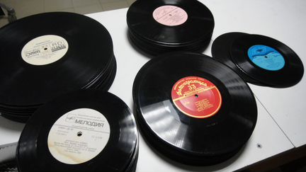 Виниловые диски и кассеты для дизайна и рукоделия