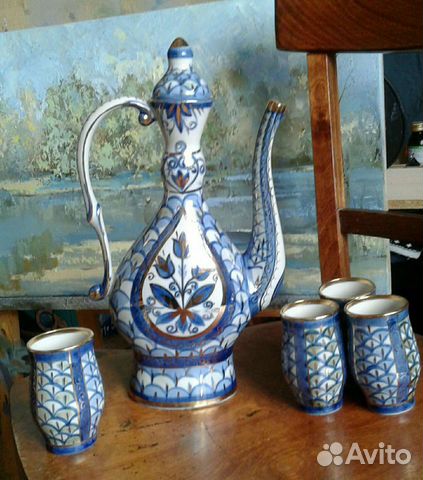 Кувшин и стаканы